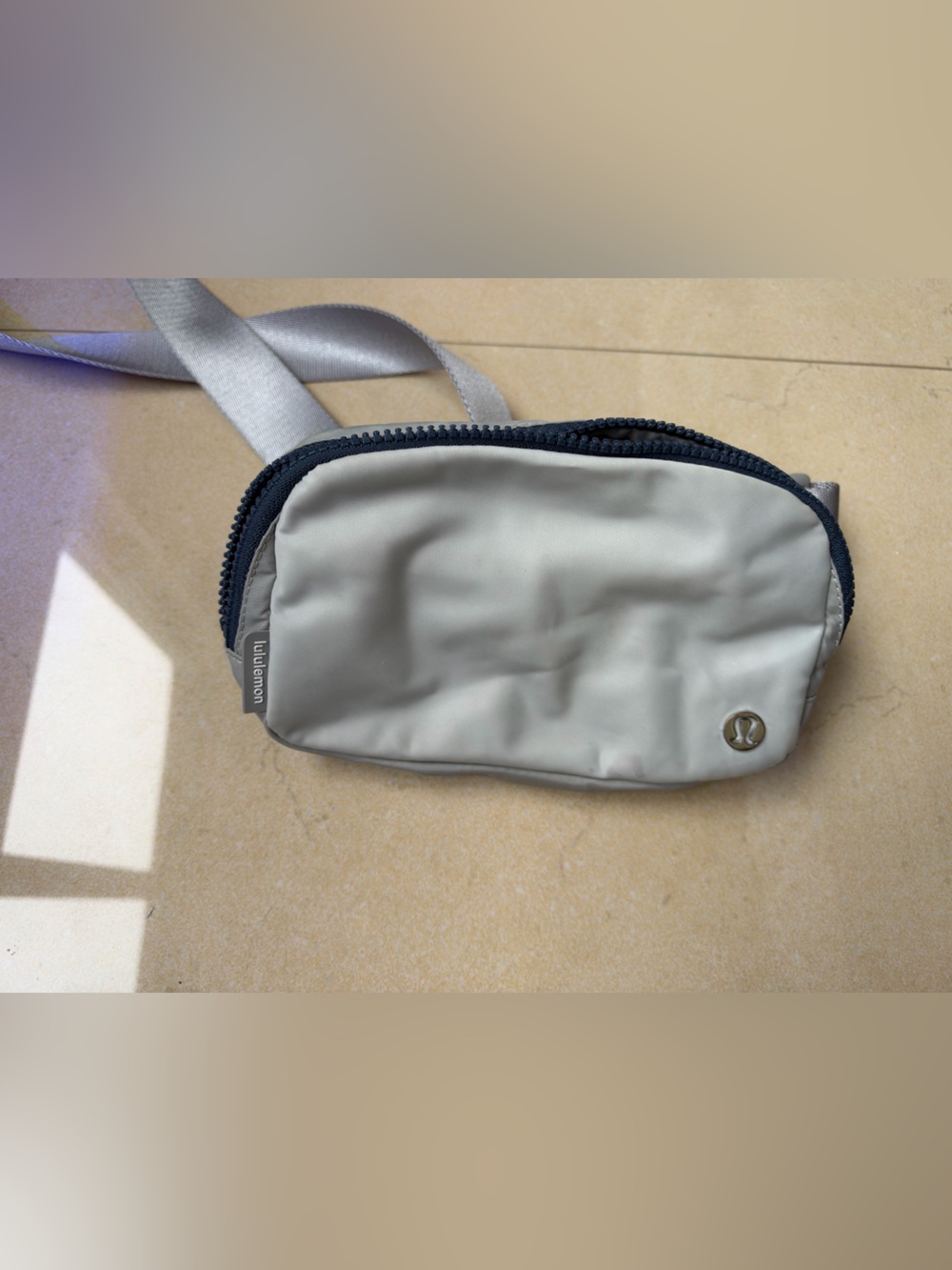 lululemon athletica Men's Light Gray Belt Bag with Dark Trim